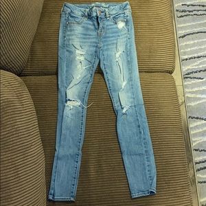 Women’s American Eagle Outfitters ripped Jeggings.